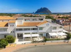 ISA - Hotel with panoramic swimming pool in Porto San Paolo just 850 mt from the sea