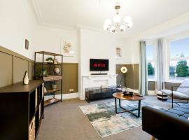 Very Spacious 3br House With Parking near City Centre, Sleeps 8, by URBAN PINNACLE STAYS, hótel í Elswick