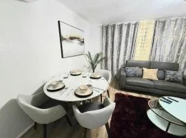 Hornchurch Cozy 2-Bed Flat with Street Parking