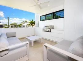 Catalina Palm Beach Retreat