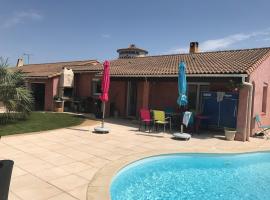 House with pool near Nîmes , Peaceful haven, hotel a Garons