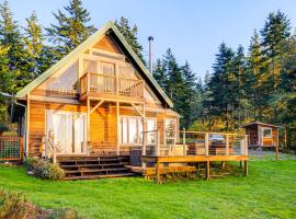 Pacific View Home Hot Tub and OceanandValley Views!, hotel v destinaci Langlois