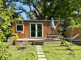 The Hideaway at Hidden Wood Glamping, hotel in Corsley