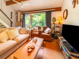 Chalet in Hastière near Castle, hotel i Blaimont