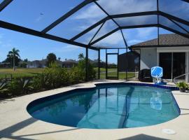 Canal-Front Oasis and Heated Pool - Close to Golf & Beaches, hotel a Rotunda-West