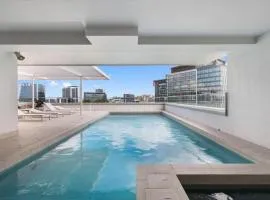 Modern City Pad, 1-Min to Showgrounds