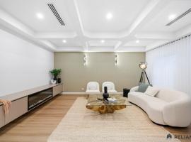 Sunbury home close to Melbourne airport, ξενοδοχείο σε Sunbury