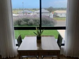 Charming 1-bed Coastal Escape at Links Lady Bay