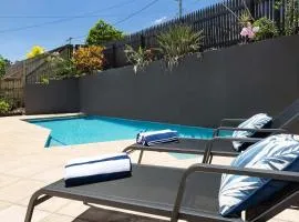 Pet Friendly Family Home In Brisbane - Relocations and Family Stays - Fast Internet - Parking - Netflix