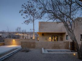 LOSTVILLA(Zhongwei Yellow River Dormitory), hotel con estacionamiento en Zhongwei