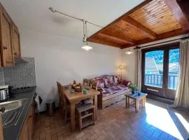 Chaleureux Appartement au Centre Village avec Cheminée - FR-1-358-269