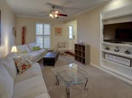 Mins to Blessing Hospital, Miss River, Country Club