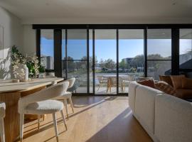 Maraboo Island North Coogee - Luxury, Beachfront, family friendly, Sauna, close to Fremantle & Rottnest Island Ferry, Hotel in Coogee