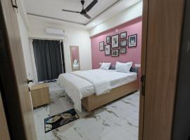 पुणे में, होटल The Royal Ark Hotel
