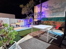 גבעת האלון, hotel v destinaci Ein Kinya