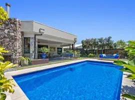 The Doggy Beach House - with Pool in Pottsville