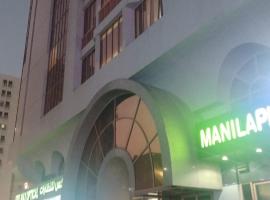 thrifty regular room for 2 to 4, ξενώνας στο Άμπου Ντάμπι