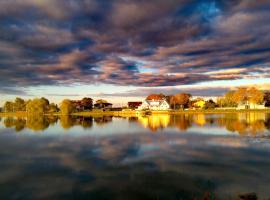 Villa Marienholm, отель в Хаапсалу, рядом находится Grand Holm Marina