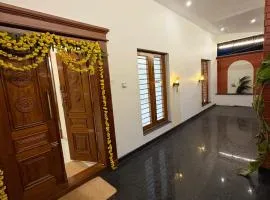 Rustic Ultra-Spacious 4BHK w Parking and Garden