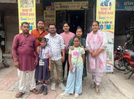 Little KANHA ji PG 10 Room82798s58346 Hotal, also taxi and Activa rent、マトゥラーのホテル