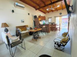 "La Armonía" Casa con Quincho, hotel a Mercedes