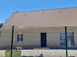 Gîte les lys à Lignières Chatelain, hotel in Lignières-Châtelain