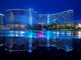 King Maker Grand Hotel-At the Gate of Tianmen Peak Cableway, מלון שכולל ג׳קוזי בז'אנגג'יאג'י