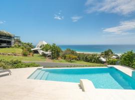 Warragi 5 - Sleeps 8 - Pool - Ocean Views, hotel i Point Lookout
