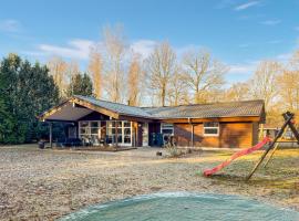 3 Bedroom Beautiful Home In Silkeborg, Hotel in Silkeborg