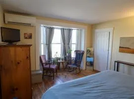 Fab Room, Charming Apartment in Trendy Biddeford