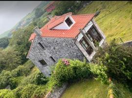 Casa de piedra reformada, playa Poo, Llanes，位于博迪利奈斯的酒店