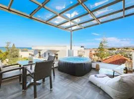 Villa Cicada Chania, steps from the beach, Car included