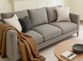 Quiet Guest Room in Burwood