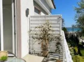 Strand Studio mit Meerblick & Balkon