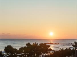 Yangyang Haettuneonchangmoon Pension, hotel em Yangyang