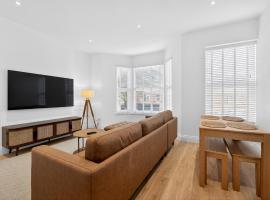 Stunning 2 Bedroom Apartments - City Centre Location, Free WiFi, Free Parking, Spacious Accommodation, Comfort and Style, Freshly Rennovated, Hotel in Cardiff