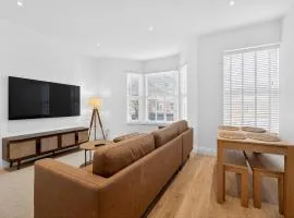 Stunning 2 Bedroom Apartments - City Centre Location, Free WiFi, Free Parking, Spacious Accommodation, Comfort and Style, Freshly Rennovated