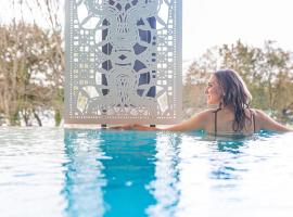 Hôtel Lancelot & Spa - Domaine du Roi Arthur, serviced apartment in Ploërmel