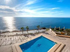 Sea View And Luxury On The Beach