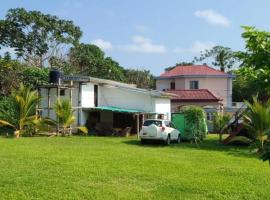 Villa 1200m2 de jardin "100m plage"、クリビのホテル