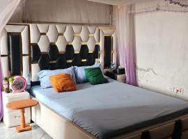 Simple Apartment in a Busy, Lively & Crowded Town, hotel in Namasuba