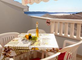 Lovely Apartment In Zivogosce With Sea View, hotel in Blato