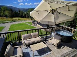 Czarne Domki Krempna z prywatnym jacuzzi, hotel en Krempna