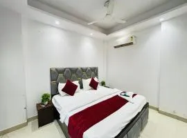 Hotel 24 Stay Near Max Hospital - Malviya Nagar