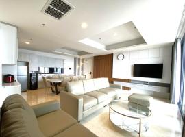 Signature 2BR Apartment ARC100 Vasa Suite Surabaya City Centre with Balcony by Le Ciel Hospitality, hotel i Surabaya