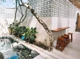 Chic 2BR Villa w/Rock Plunge Pool