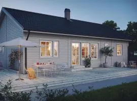 2 Bedroom Amazing Home In Färjestaden