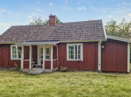 2 Bedroom Amazing Home In Fagerhult, hotel in Bockasjögle