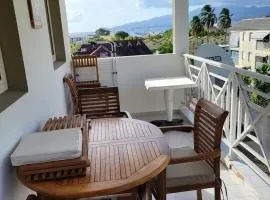 Appartement lumineux avec terrasse à Les Trois-Îlets