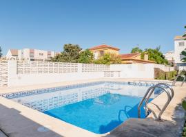 Casa Grande con Piscina Barbacoa cerca de la Playa con Aire Acondicionado Centralizado, готель у місті Гандія